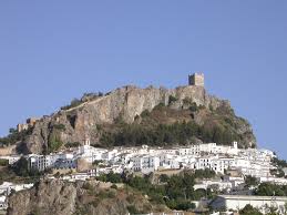 Zahara de la sierra:
A small town of about 1500 inhabitants, it was originally a Moorish outpost, overlooking the valley. Due to its position between Ronda and Seville, it was a perfect site for a castle to be built to serve as a fortress in case of attack. The remains of the Moorish castle are still existing